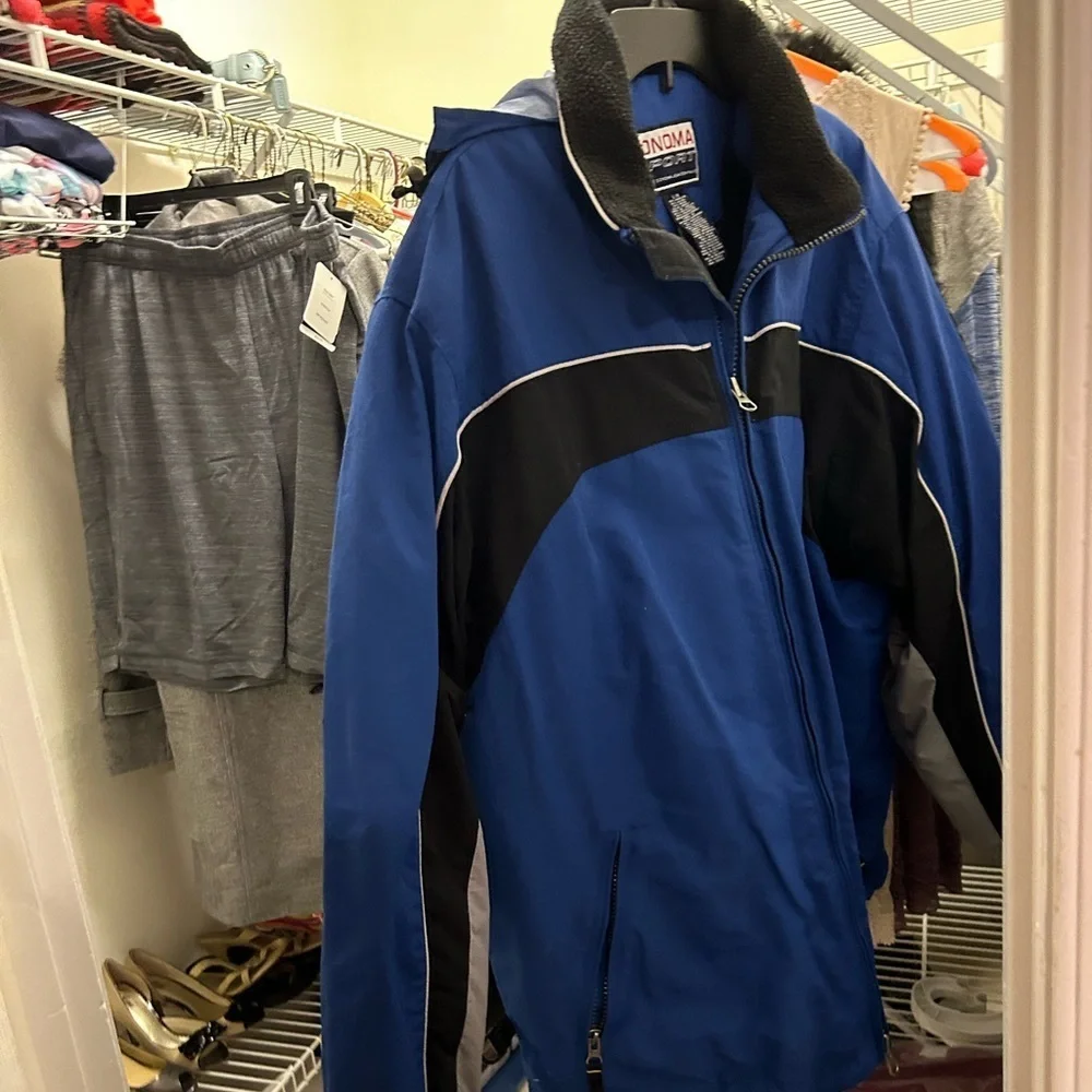 Sonoma sport men’s blue ski coat. Fleece lining. Inside cell pocket.